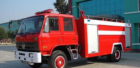 東風(fēng)153水罐消防車與散裝飼料車 專業(yè)車輛的雙重使命與選擇指南